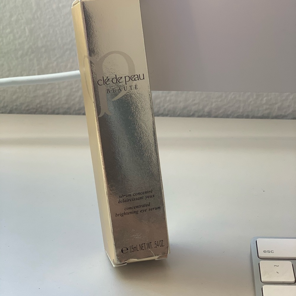 CLÉ DEPEAUBEAUTÉConcentrated Brightening Eye Serum